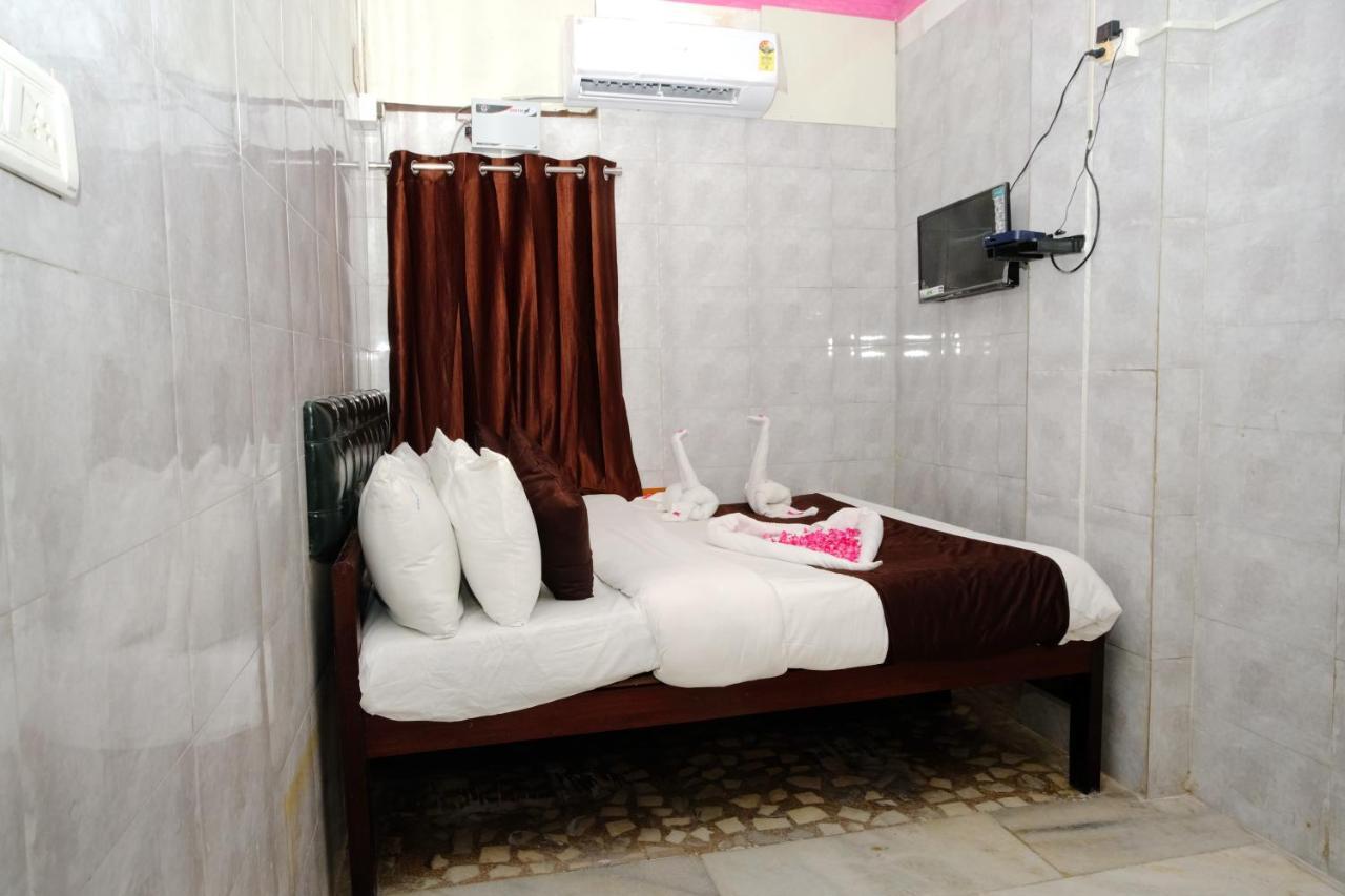 Aum Karthikeya Residency - Near Railway Station होटल