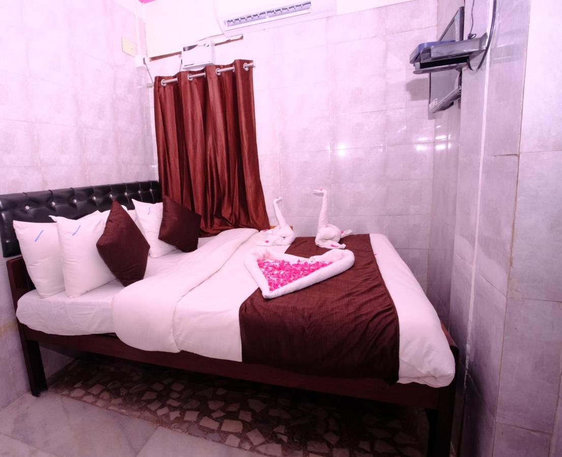 Aum Karthikeya Residency - Near Railway Station होटल