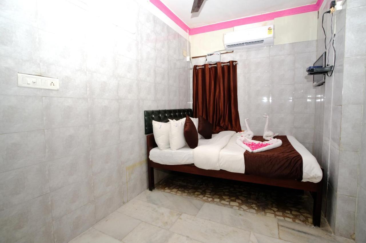 Aum Karthikeya Residency - Near Railway Station होटल